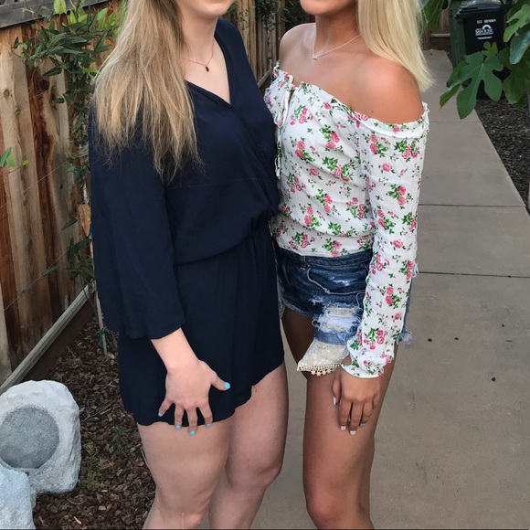 Kendall & Kylie Floral Off-The-Shoulder Top - Picture 7 of 7